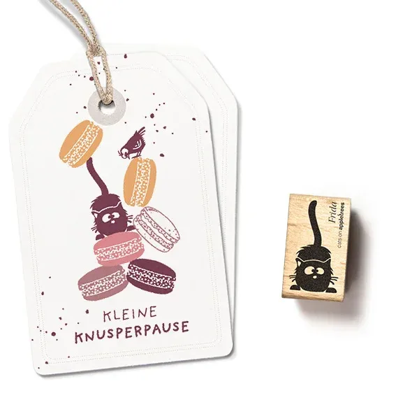 Cats on appletrees Stempel Katze Frida geduckt